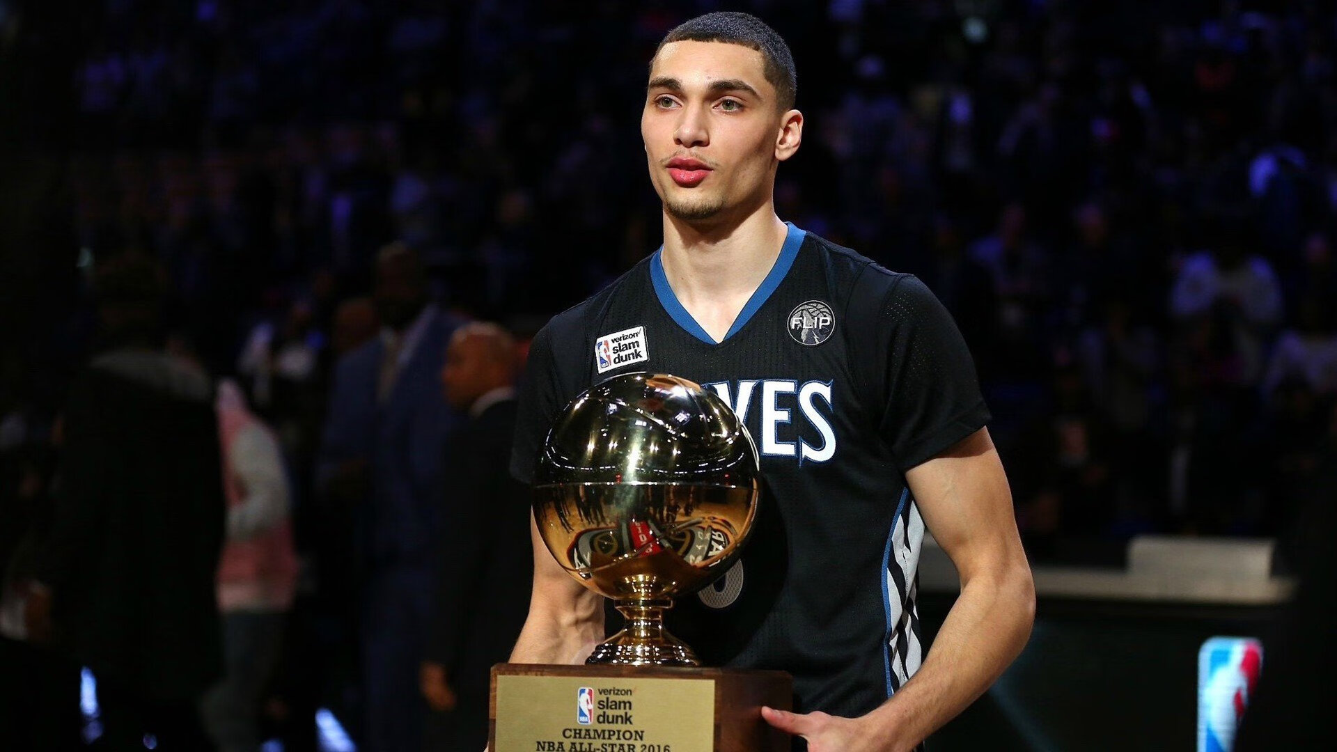 AC MILAN APP-利物浦球迷创纪录上座率,安菲尔德沸腾,利物浦allez